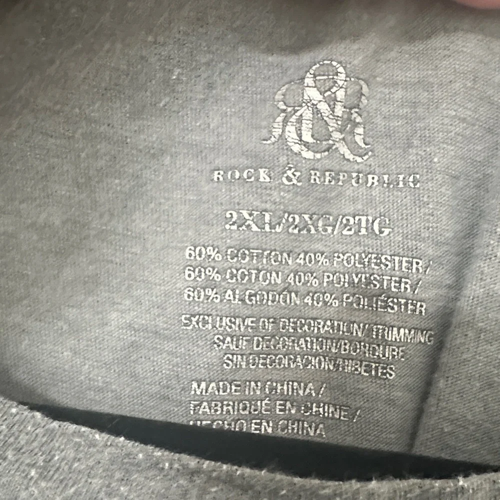 Rock & Republic Charcoal Graphic Long Sleeve Tee - Picture 2 of 2